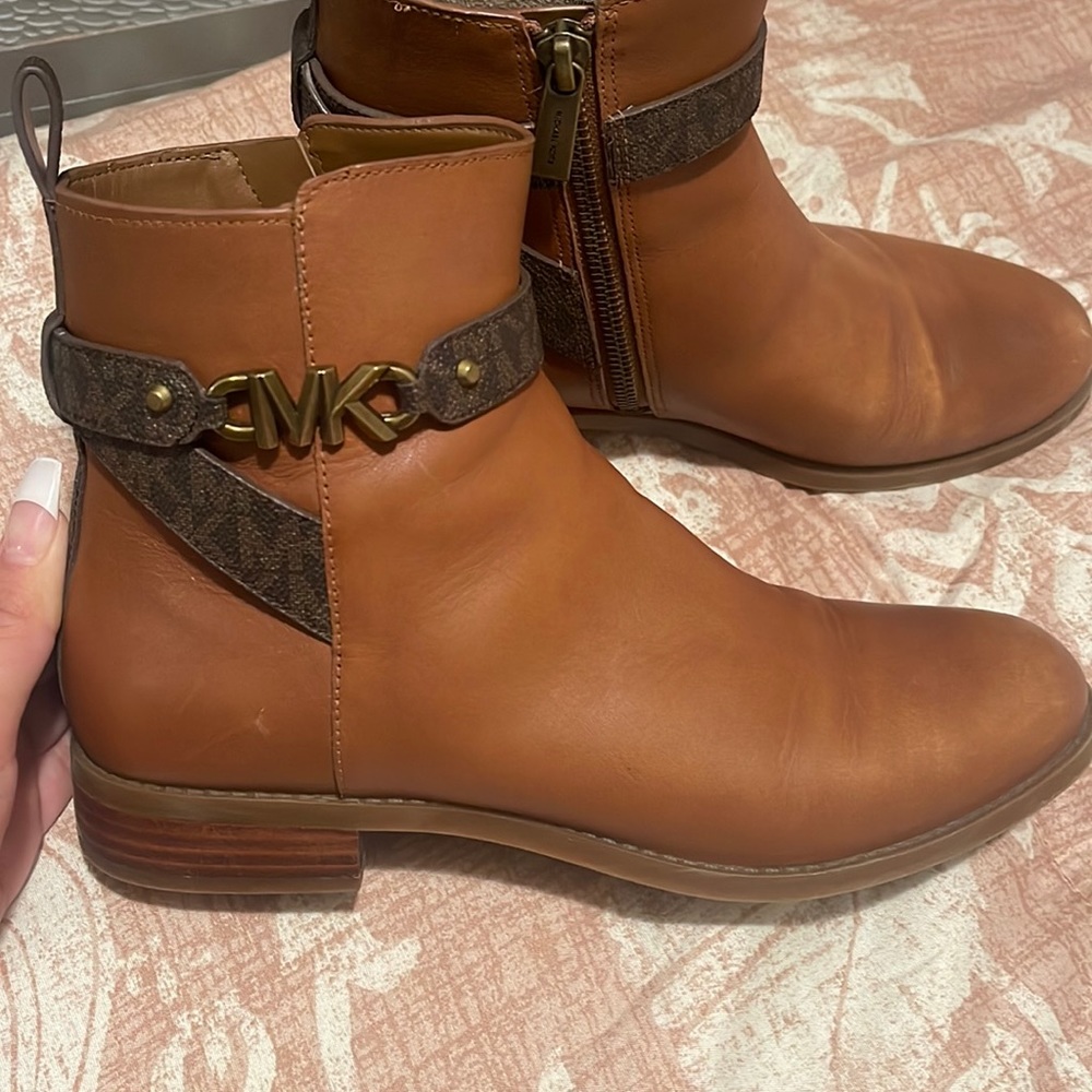 MK boots